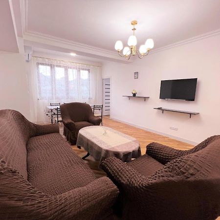 Cosy Apt Near Republic Square Apartment Ереван Екстериор снимка