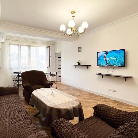 Cosy Apt Near Republic Square Apartment Ереван Екстериор снимка