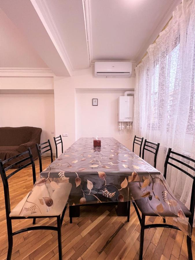 Cosy Apt Near Republic Square Apartment Ереван Екстериор снимка