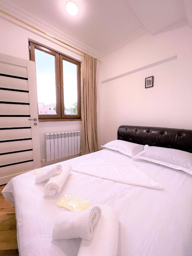 Cosy Apt Near Republic Square Apartment Ереван Екстериор снимка