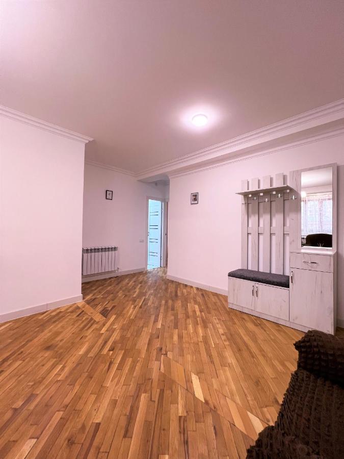 Cosy Apt Near Republic Square Apartment Ереван Екстериор снимка