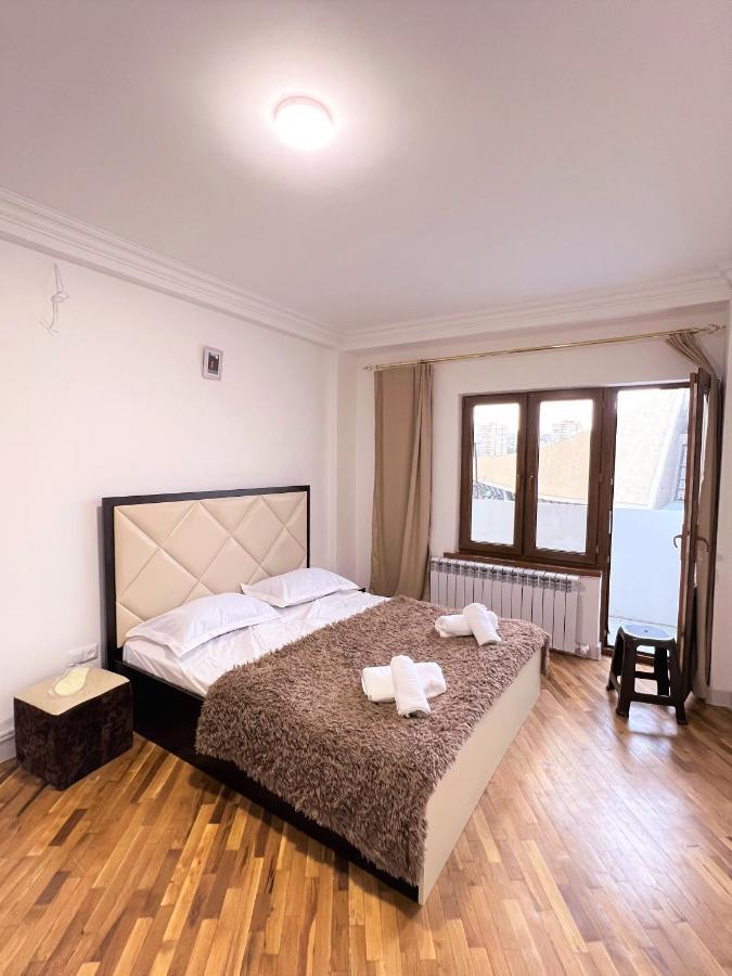 Cosy Apt Near Republic Square Apartment Ереван Екстериор снимка