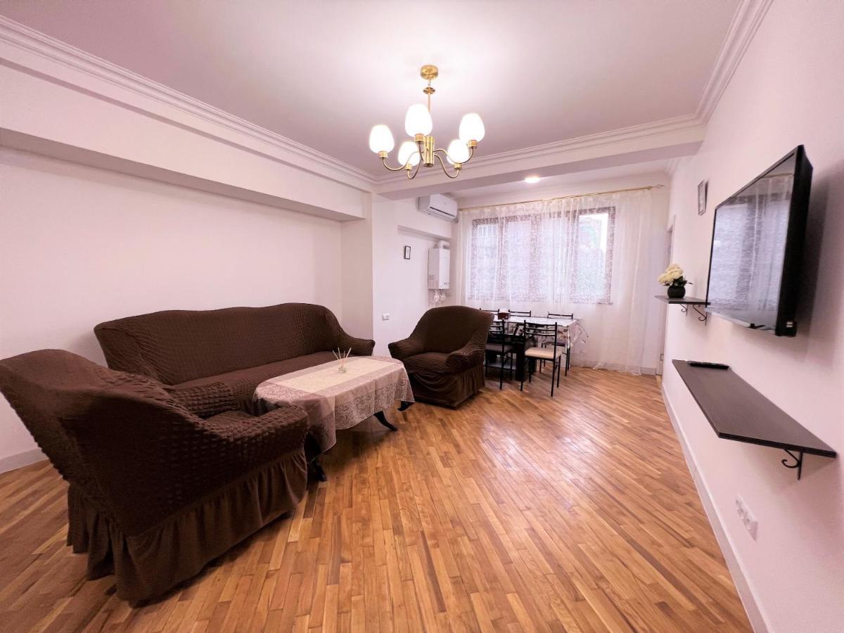 Cosy Apt Near Republic Square Apartment Ереван Екстериор снимка