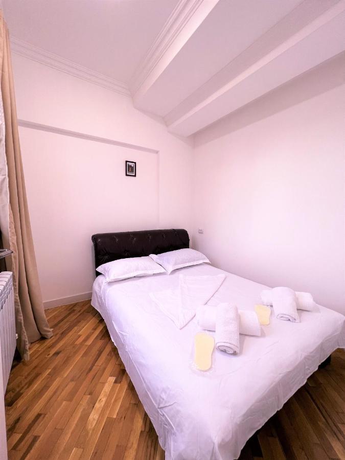 Cosy Apt Near Republic Square Apartment Ереван Екстериор снимка