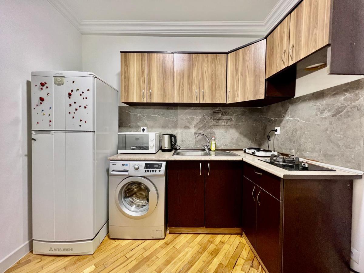 Cosy Apt Near Republic Square Apartment Ереван Екстериор снимка